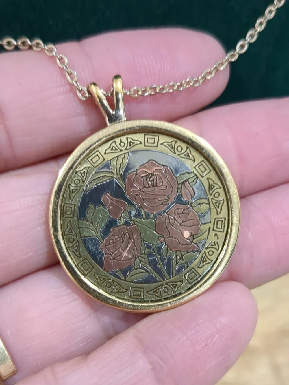 AMWAY Vintage Rose Medallion Pendant Necklace - Women Jewelry